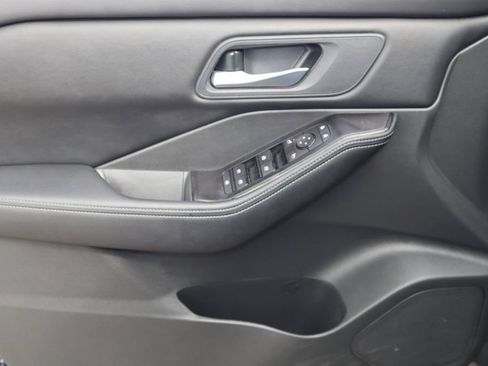 Certified 2025 Nissan Rogue SV AWD/4WD image 18