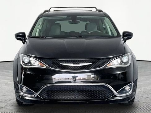 Used 2017 Chrysler Pacifica Touring Plus FWD image 3