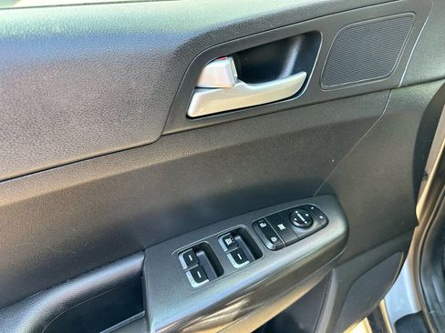 Used 2017 Kia Sportage LX w/ LX Popular Package image 19