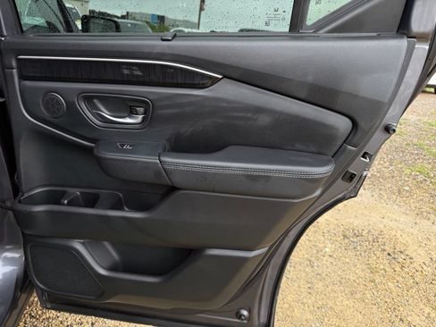 Used 2025 Honda Pilot Elite image 40