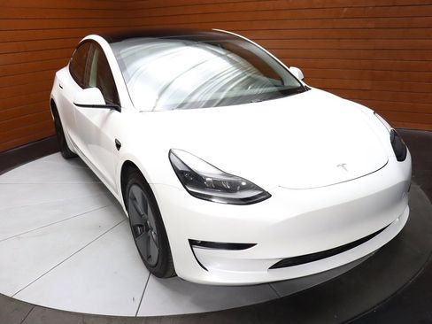 Used 2023 Tesla Model 3 Standard Range image 20