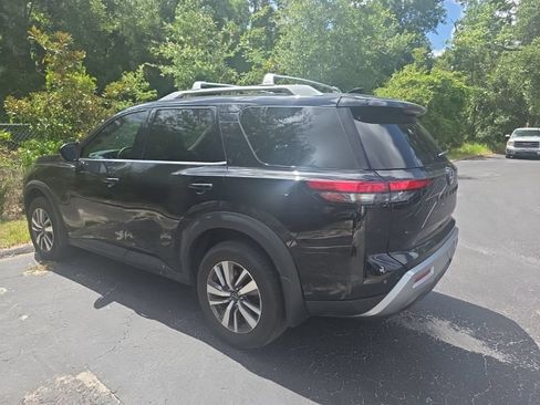 Used 2025 Nissan Pathfinder SL w/ Black Appearance Package FWD image 5