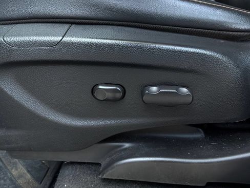 Used 2019 Chevrolet Trax LT w/ LT Convenience Package FWD image 11