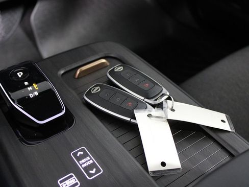 Used 2024 Nissan Ariya FWD image 11