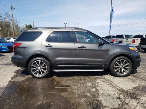 Used 2015 Ford Explorer XLT w/ Equipment Group 202A image 2