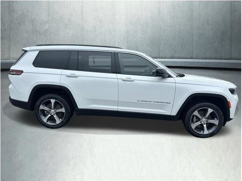 New 2026 Jeep Grand Cherokee L Limited w/ Luxury Tech Group II AWD/4WD image 6
