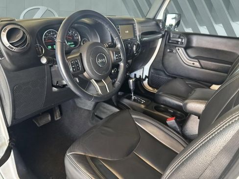 Used 2018 Jeep Wrangler Unlimited Sahara AWD/4WD image 10