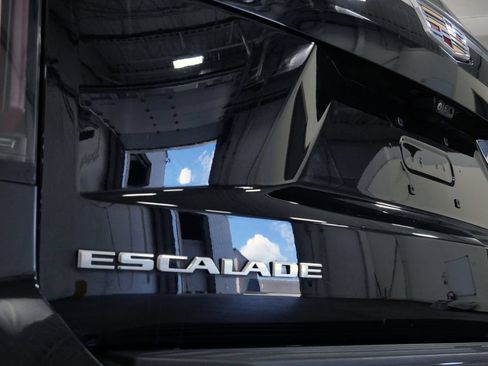 Used 2024 Cadillac Escalade Premium Luxury Platinum AWD/4WD image 9