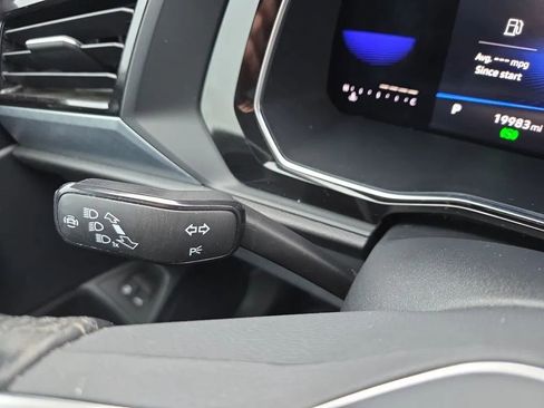 Used 2023 Volkswagen Jetta SE image 19