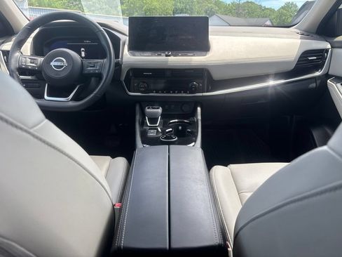 Used 2024 Nissan Rogue SL AWD/4WD image 11