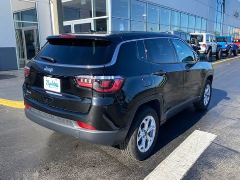 Used 2025 Jeep Compass Sport image 9