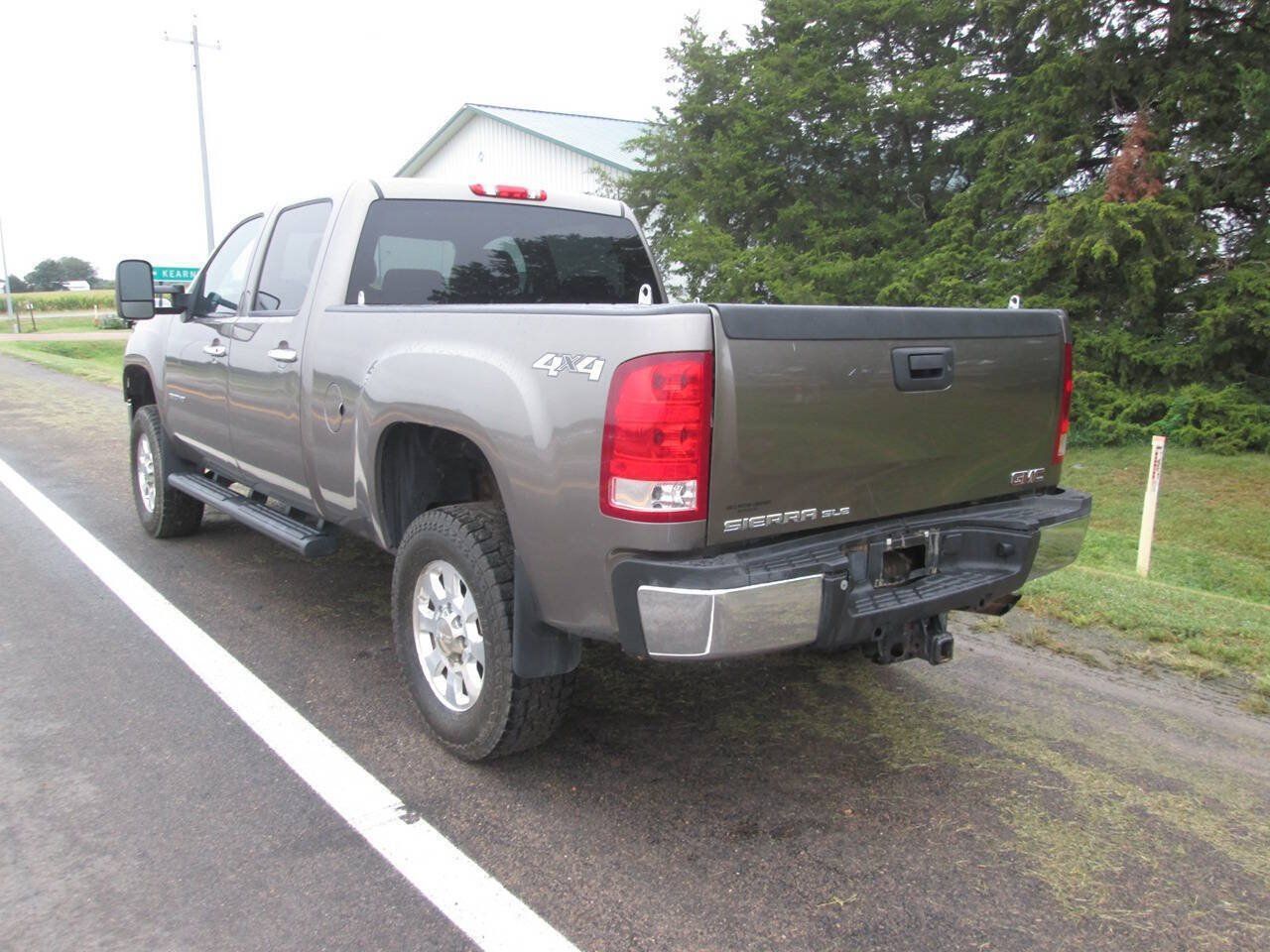 Used 2012 GMC Sierra 2500 SLE w/ SLE Preferred Package AWD/4WD image 3