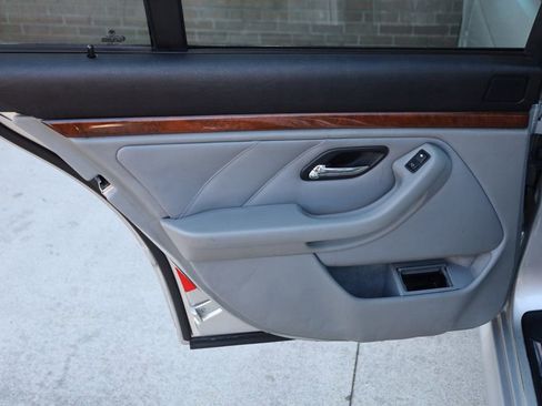 Used 2001 BMW 530i Sedan image 15