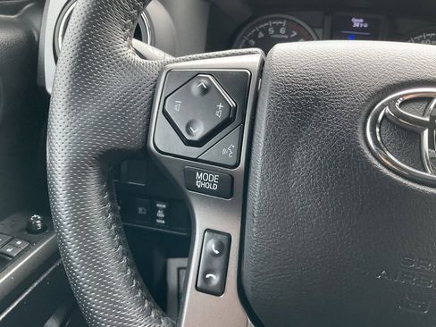 Used 2020 Toyota Tacoma TRD Off-Road image 4