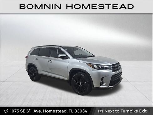 Used 2019 Toyota Highlander SE image 1
