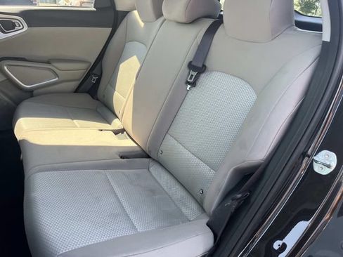 Used 2022 Kia Soul LX FWD image 19