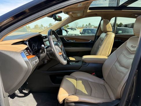 Used 2017 Cadillac XT5 Platinum AWD/4WD image 12