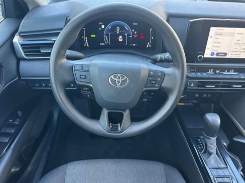 Used 2025 Toyota Camry LE image 17