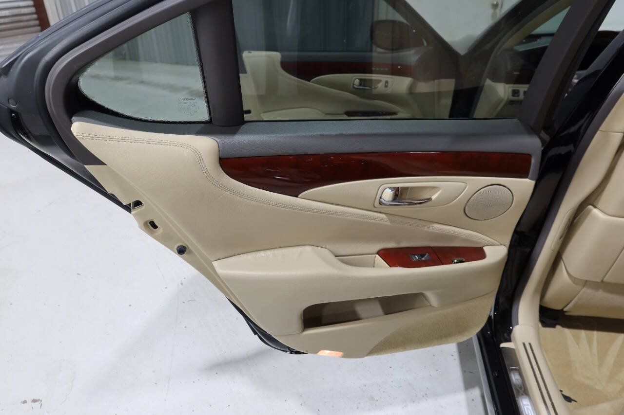 Used 2012 Lexus LS 460 w/ Comfort Pkg RWD image 32