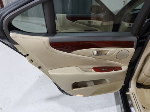 Used 2012 Lexus LS 460 w/ Comfort Pkg RWD image 32