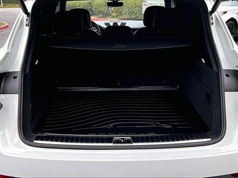 Used 2022 Porsche Cayenne Platinum Edition image 22