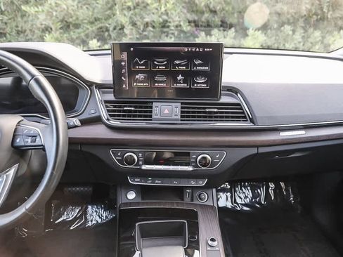 Used 2021 Audi Q5 e Premium w/ Convenience Package image 12