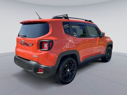 Used 2017 Jeep Renegade Latitude w/ Popular Equipment Group FWD image 9