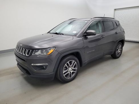 Used 2020 Jeep Compass Latitude FWD image 2