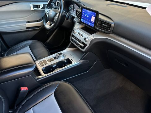 Used 2022 Ford Explorer XLT w/ Equipment Group 202A image 16