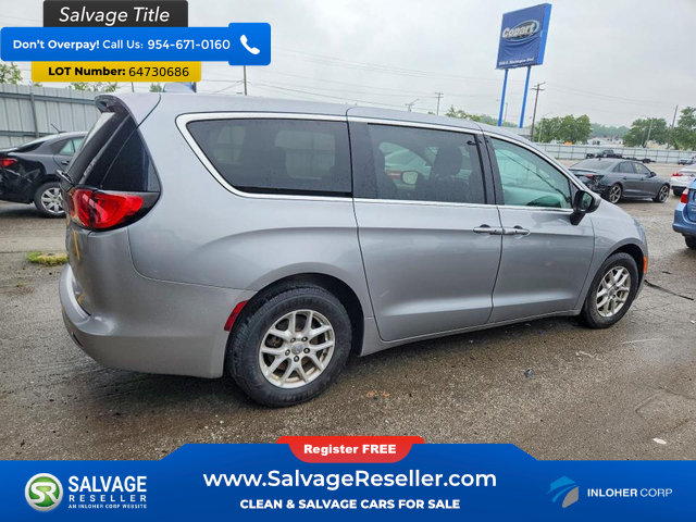 Used 2017 Chrysler Pacifica Touring FWD image 4