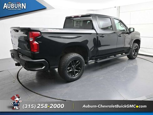 Used 2021 Chevrolet Silverado 1500 LT Trail Boss w/ Convenience Package II image 2