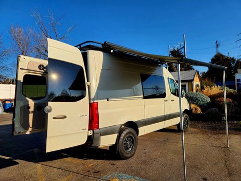 Used 2019 Mercedes-Benz Sprinter 2500 w/ Premium Plus Package image 12