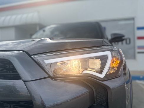 Used 2018 Toyota 4Runner SR5 image 8