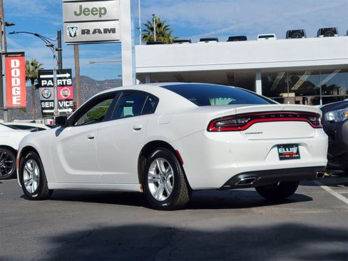 Used 2022 Dodge Charger SXT image 2