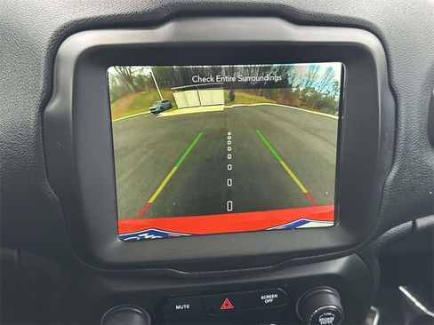 Used 2020 Jeep Renegade Latitude w/ UConnect 8.4 Nav Group image 21