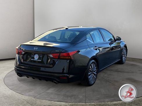 Used 2024 Nissan Altima 2.5 SV w/ SV Premium Package FWD image 7