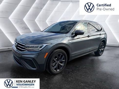 Used 2023 Volkswagen Tiguan SE w/ Panoramic Sunroof Package FWD image 1