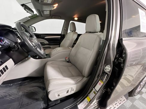 Used 2015 Toyota Highlander Plus FWD image 15