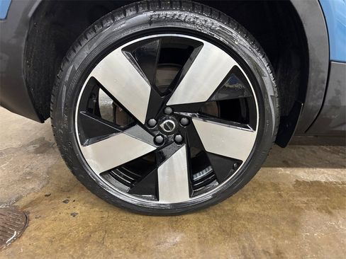 Certified 2023 Volvo C40 P8 Recharge Ultimate image 38