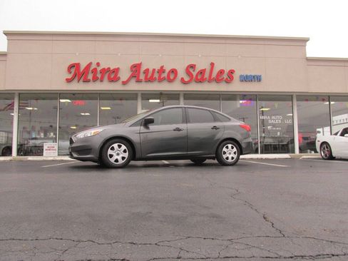 Used 2018 Ford Focus S FWD image 2