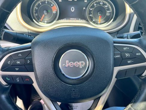 Used 2016 Jeep Cherokee Limited AWD/4WD image 38