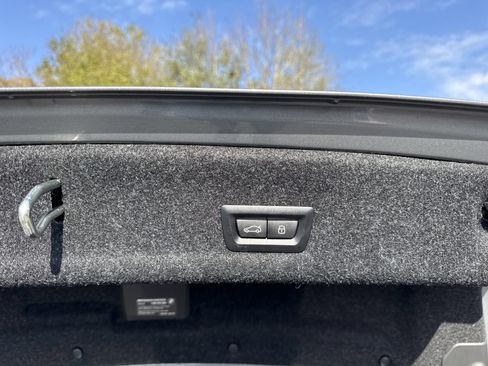 Used 2025 BMW 330i xDrive Sedan AWD/4WD image 36