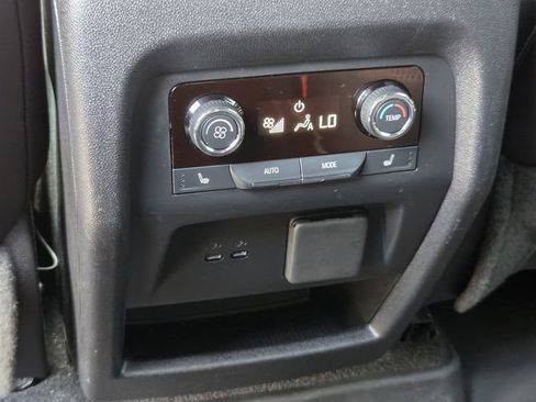 Used 2024 Chevrolet Traverse RS AWD/4WD image 17