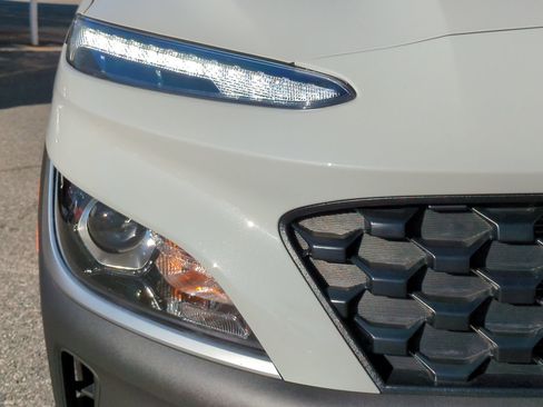 Certified 2022 Hyundai Kona SE image 10