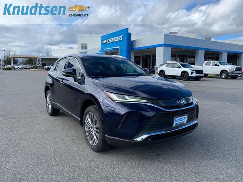 Used 2022 Toyota Venza XLE image 1