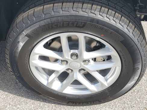 New 2025 Jeep Grand Cherokee Laredo X image 6