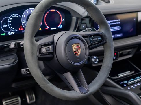 Certified 2025 Porsche Cayenne GTS AWD/4WD image 20