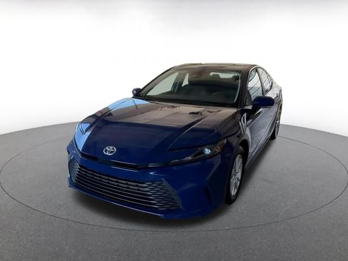 Used 2025 Toyota Camry LE image 6