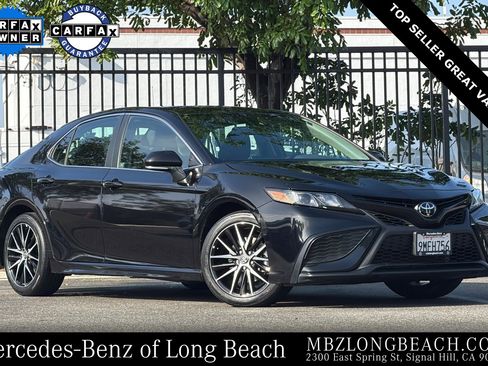 Used 2024 Toyota Camry SE image 1