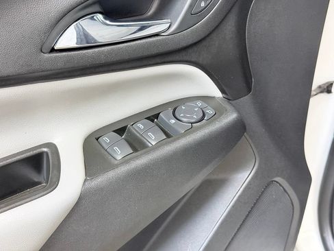 Used 2021 Chevrolet Equinox LS w/ LPO, Blackout Package FWD image 10